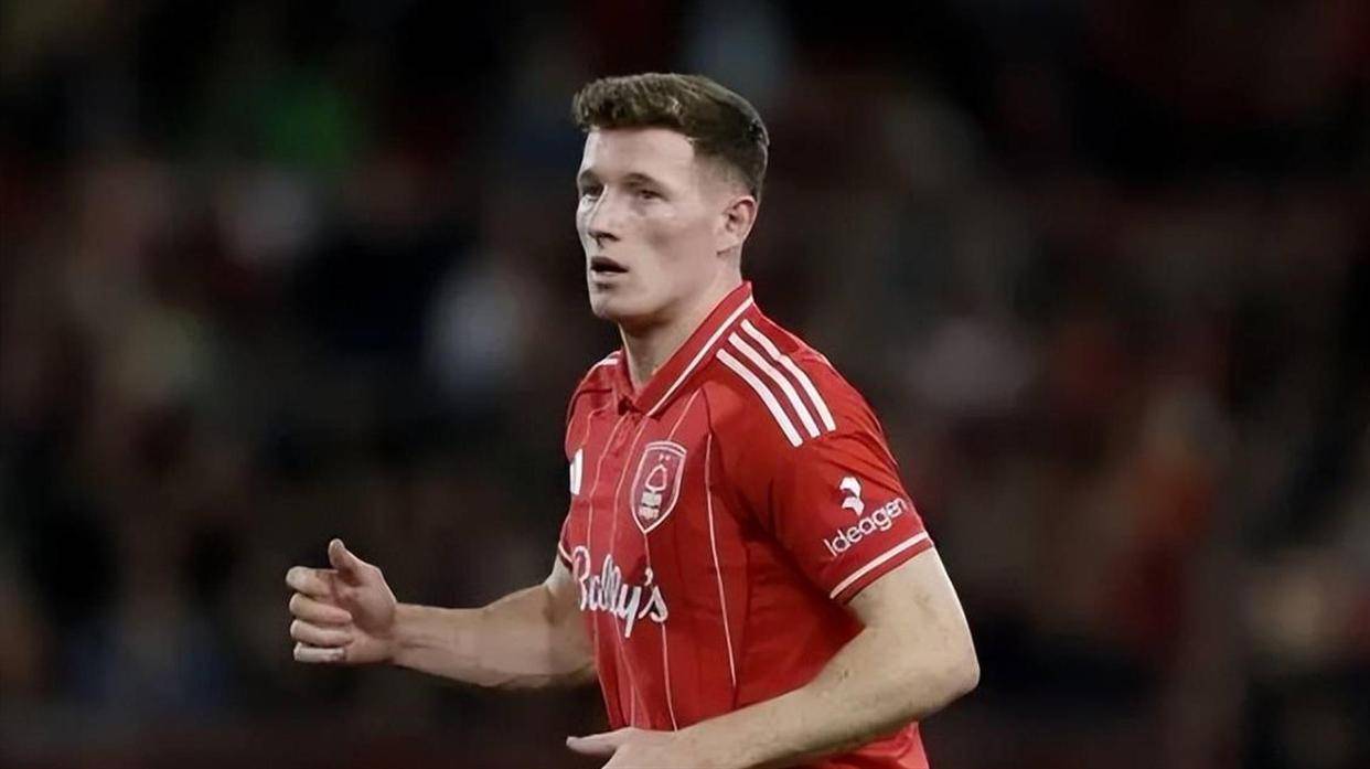 8000万镑！英格兰23岁中场天才，引发豪门争夺，瓜迪奥拉亲自出马